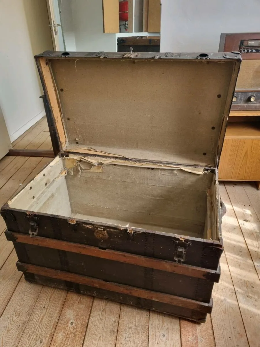 Trunk,Singer sewing machine,antiques - Image 4