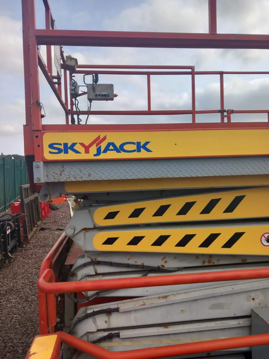 Skyjack SJ9250  Scissors Lift for Hire or Sale - Image 3