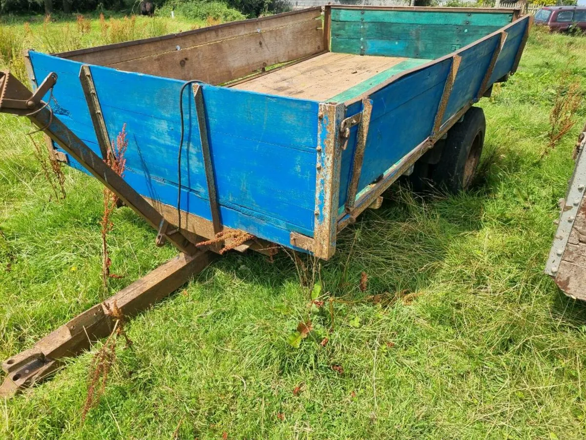 Tractor tipping trailers - Image 3