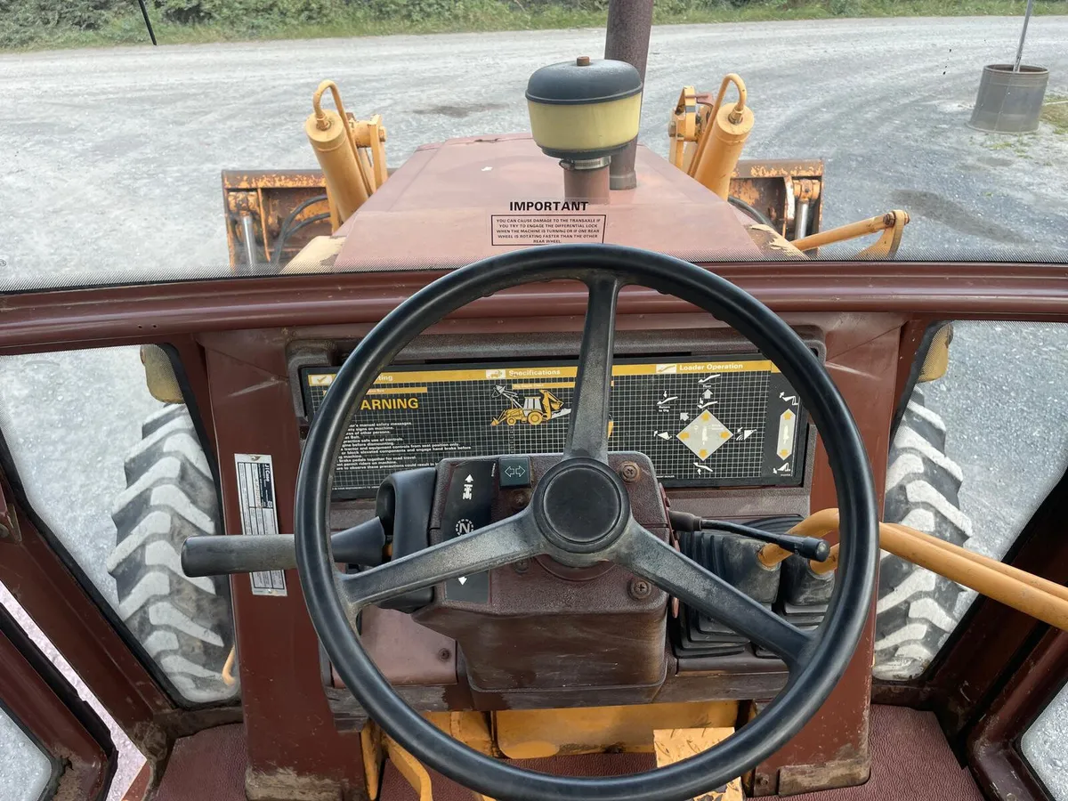 Case 580K 4WD Digger Loader - Image 4