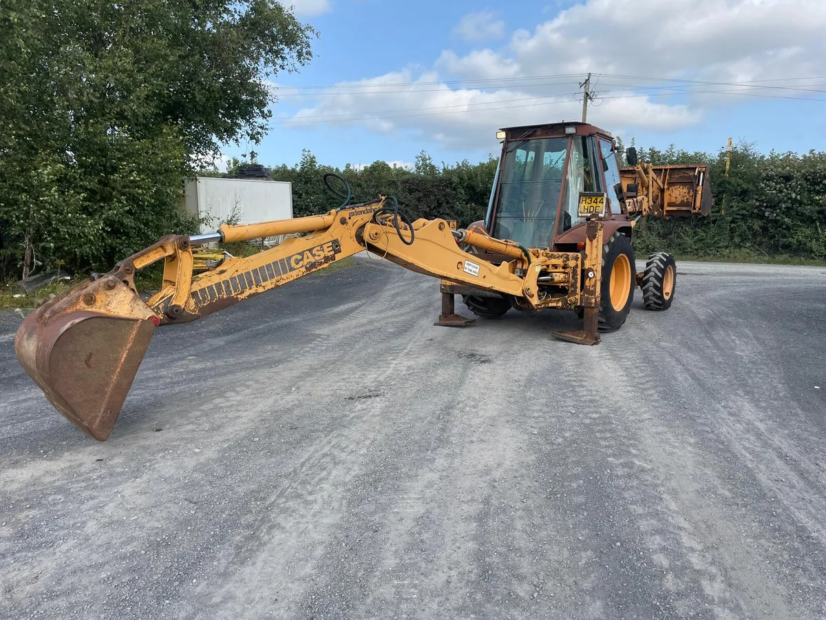 Case 580K 4WD Digger Loader - Image 1