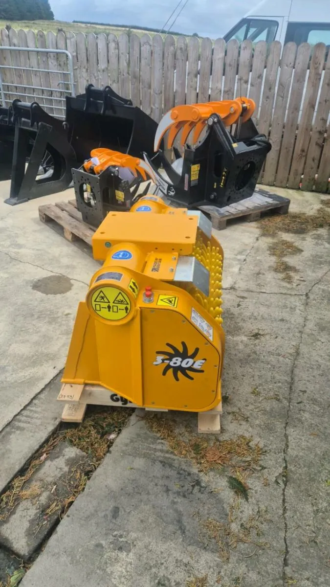 BUCKETS 1.5T - 13TON & ATTACHMENTS - Image 3