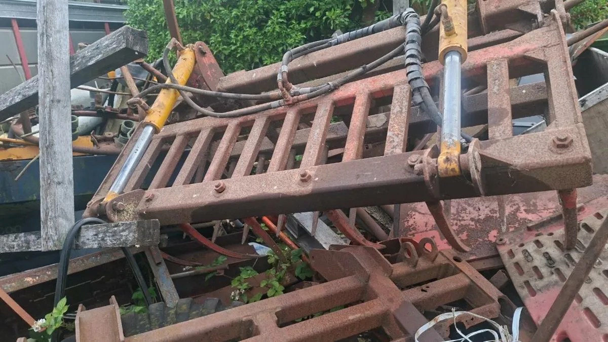 Silage grabsfor sale 4ft and 5ft+other items - Image 1