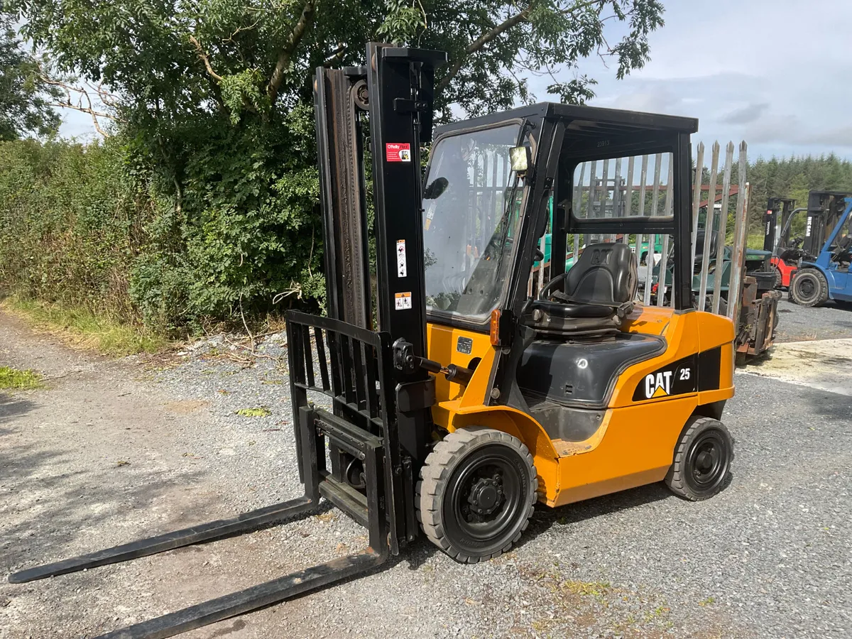FORKLIFT - Image 1