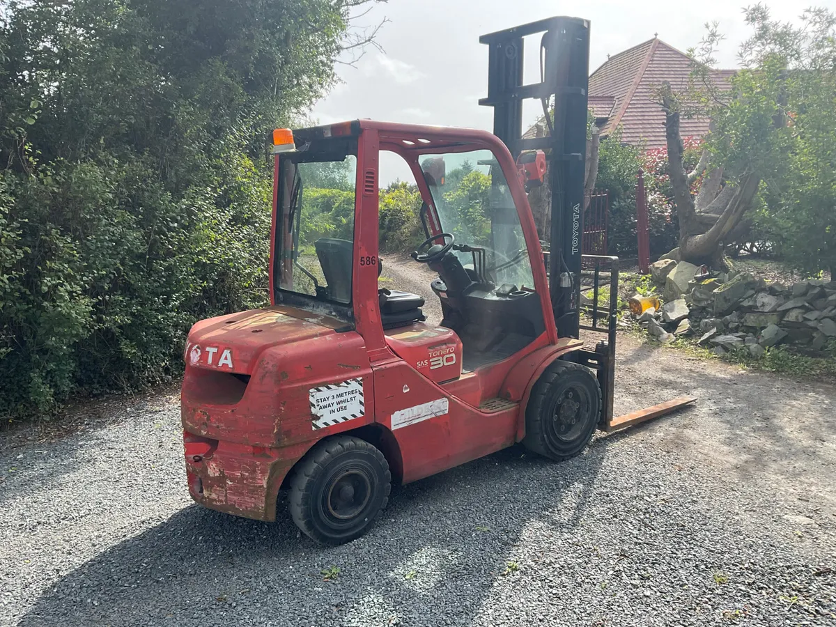 FORKLIFT - Image 2