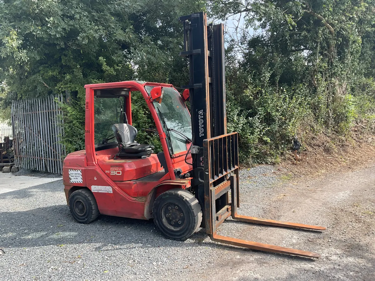 FORKLIFT - Image 1