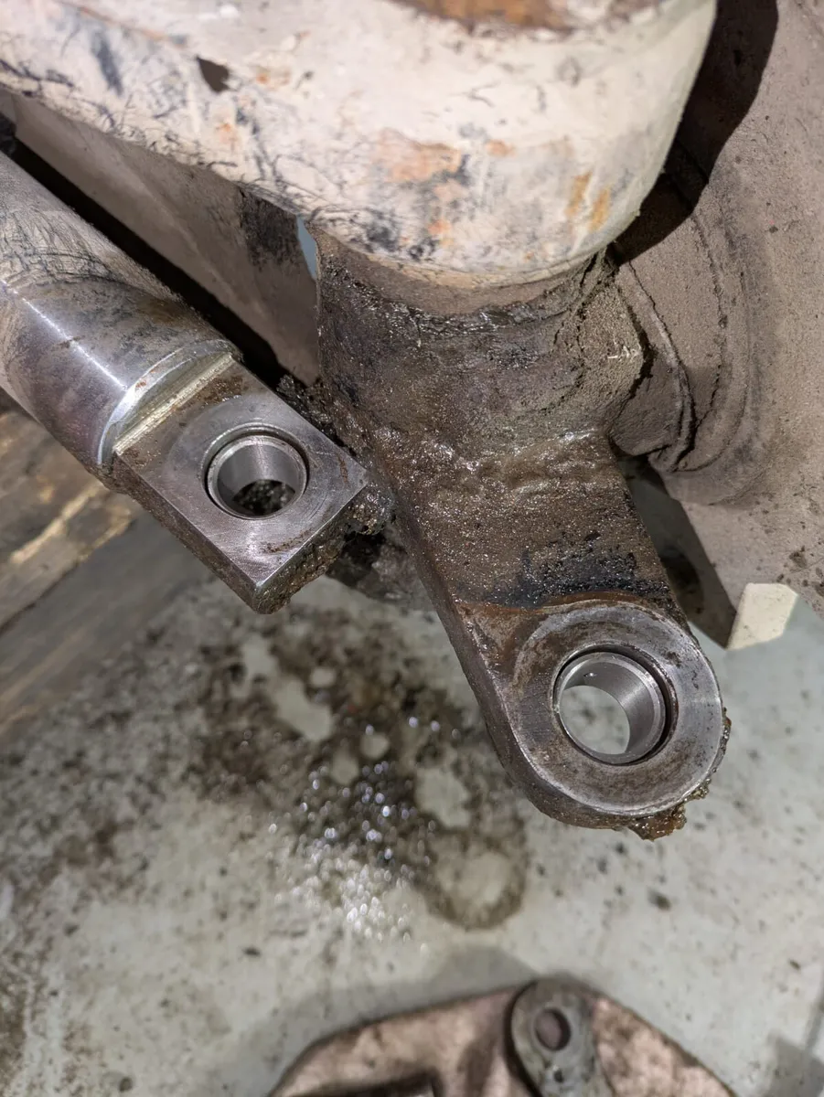 Forklift Repair / Maintenance - Image 2