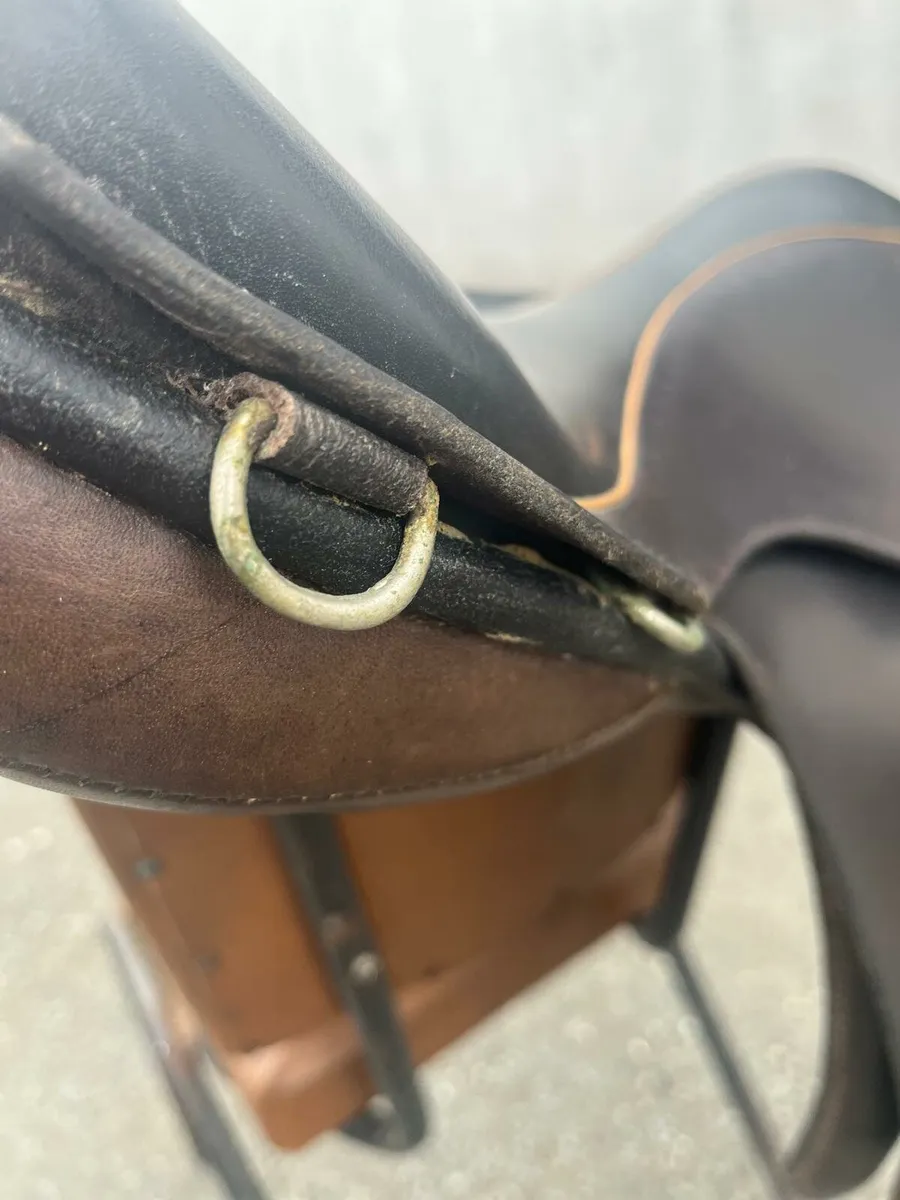 Berney Brothers 17" M Saddle - Image 4