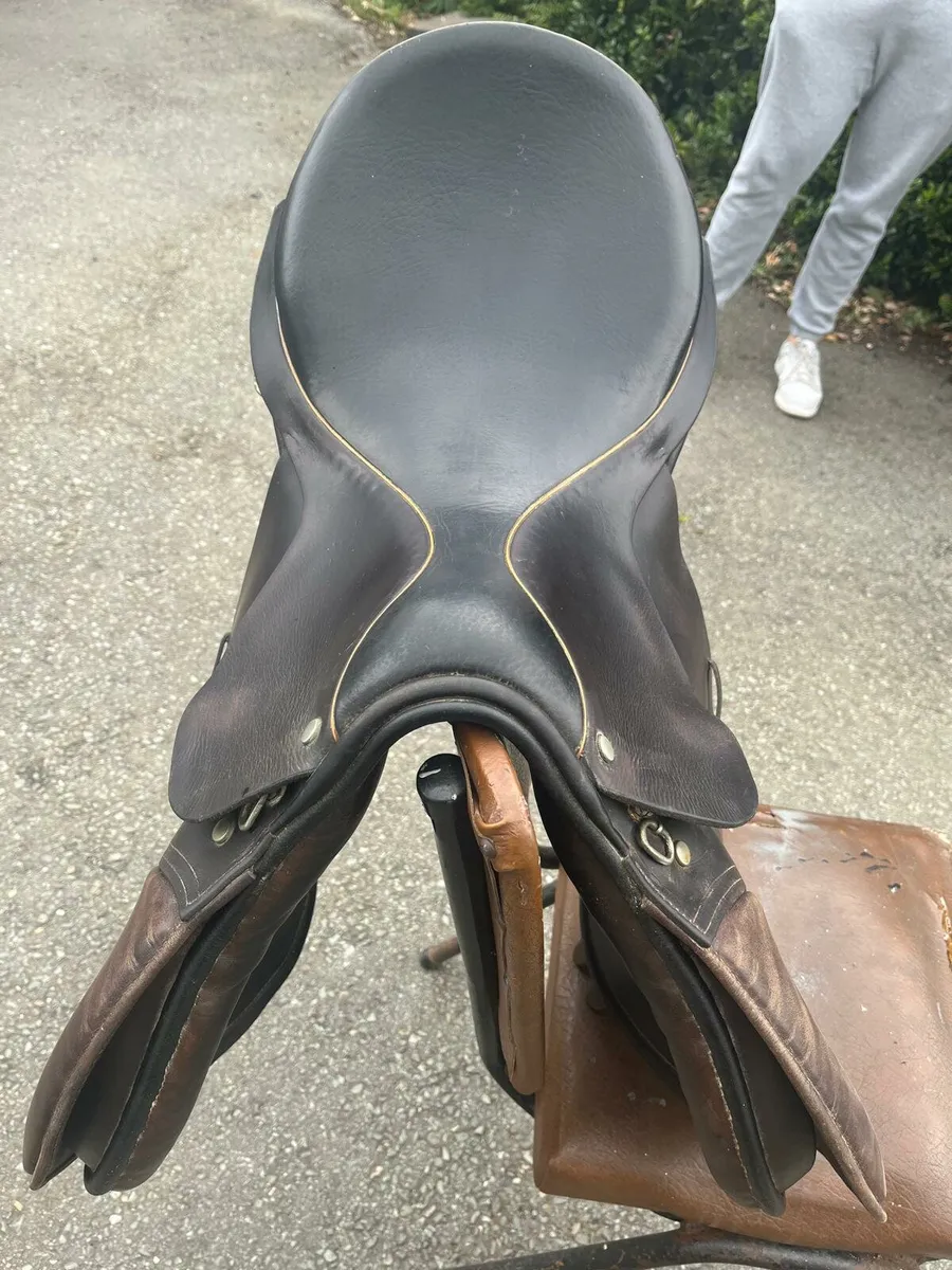 Berney Brothers 17" M Saddle - Image 1