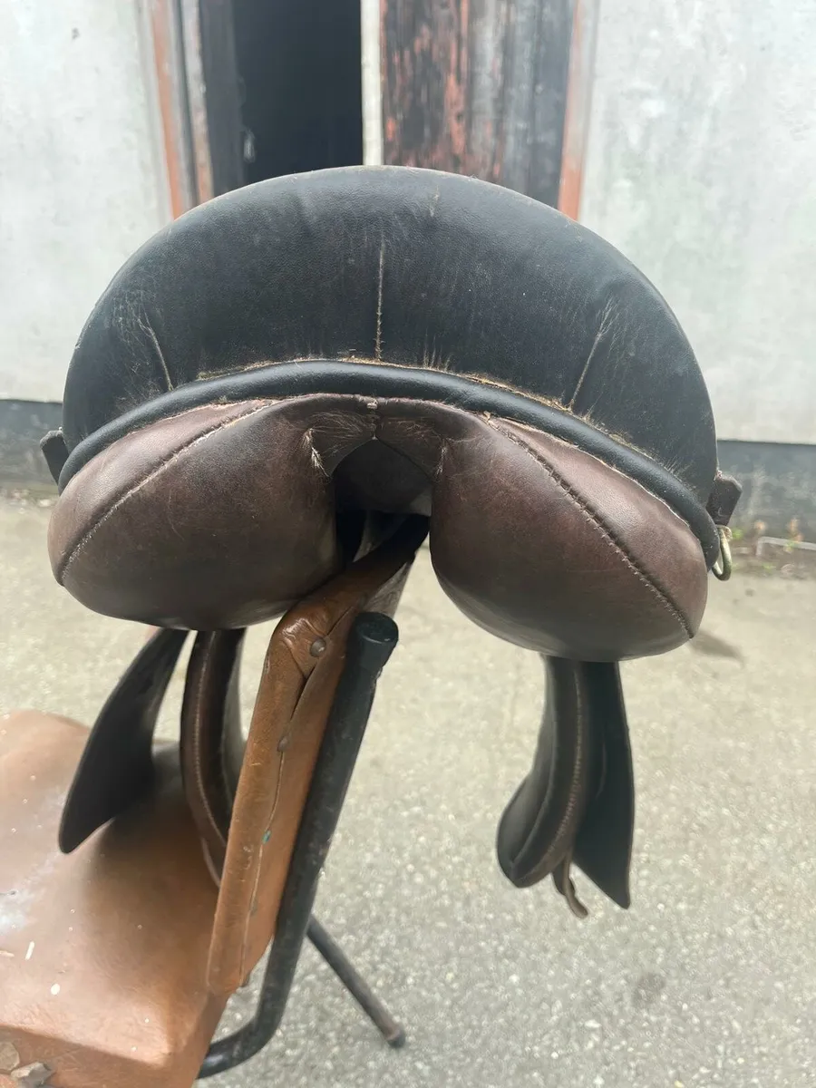 Berney Brothers 17" M Saddle - Image 2