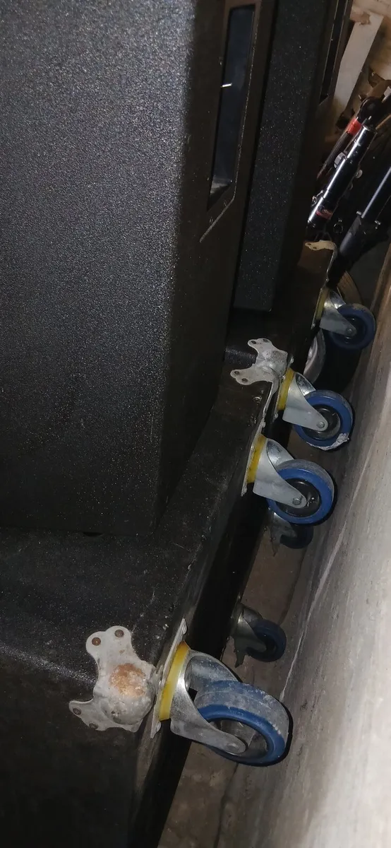 Peavey Bass bins And Tops - Image 3