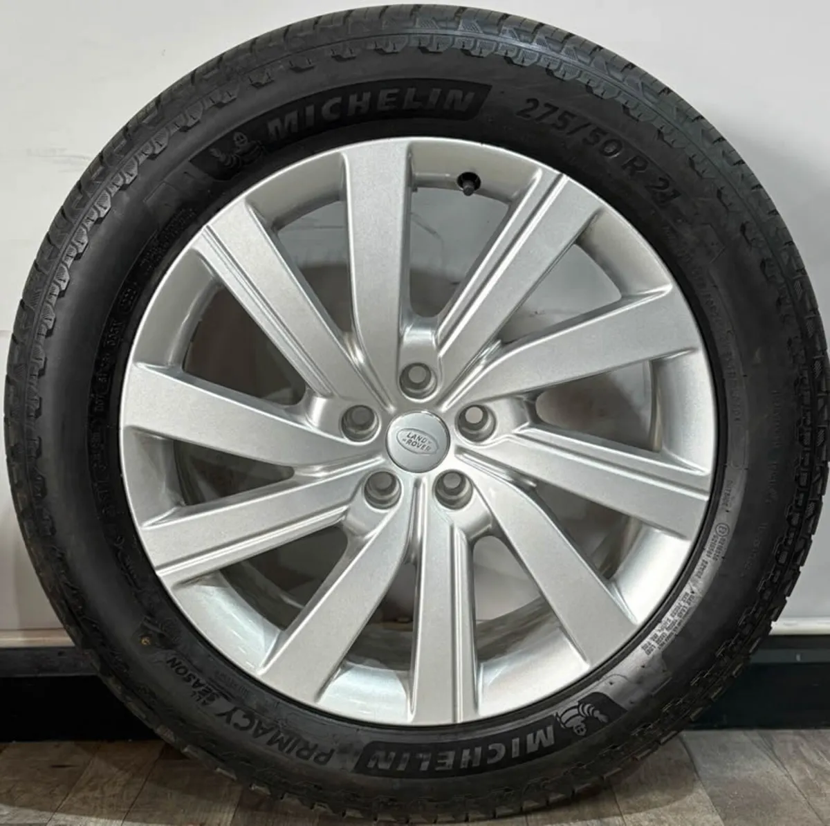 21" OEM LAND ROVER SPORT STYLE 5112 & MICHELINS - Image 4