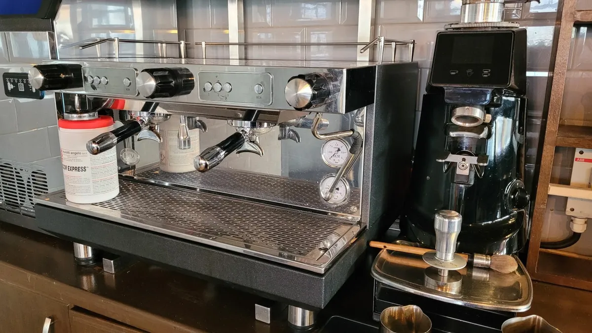 Traditional Coffee Machine - Image 4