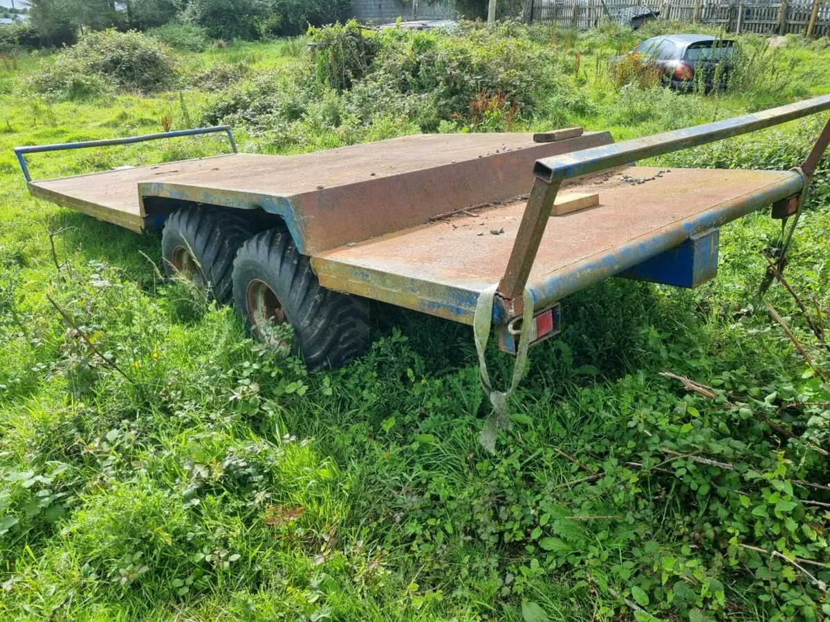 Bale trailer - Image 1