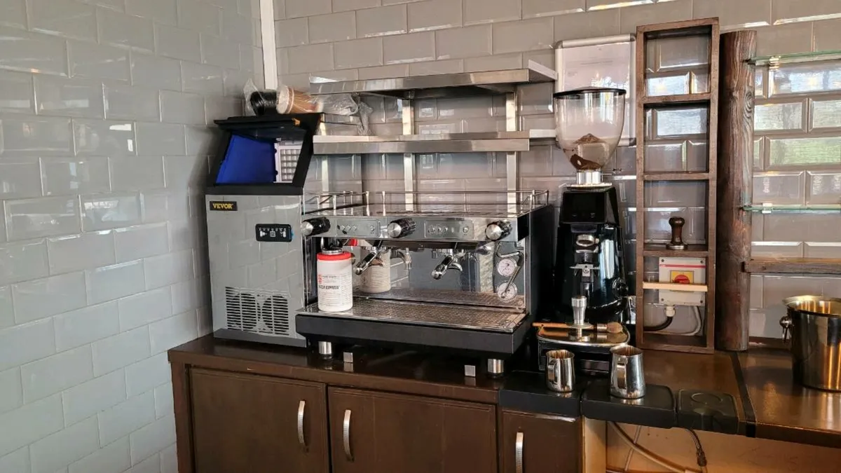 Traditional Coffee Machine - Image 1