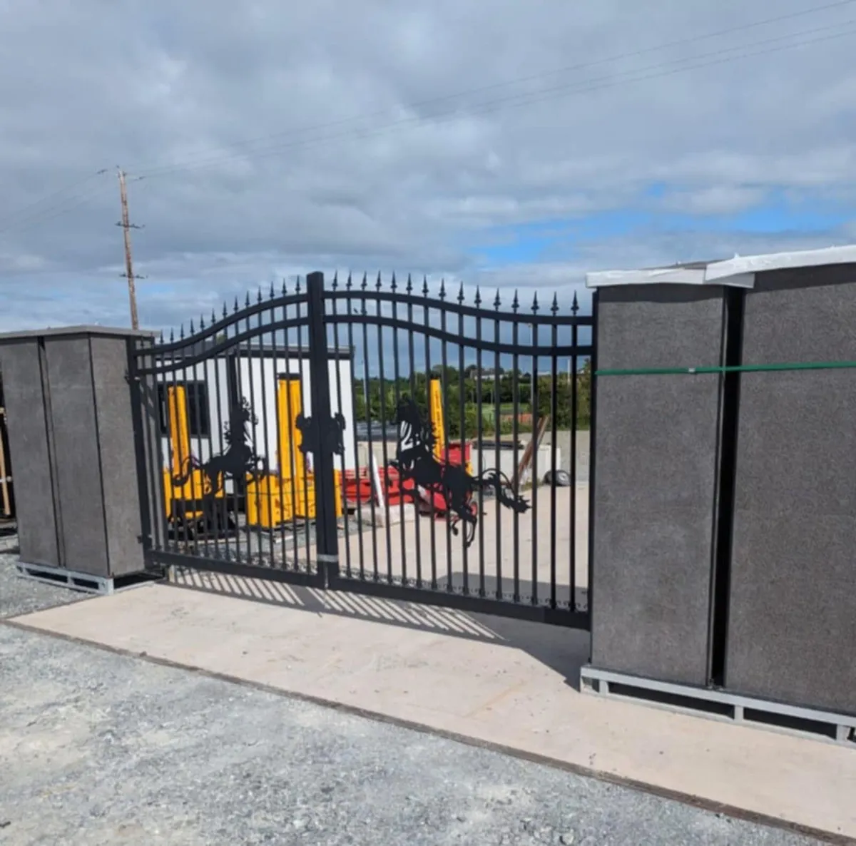 Entrance gates horse design - Image 1
