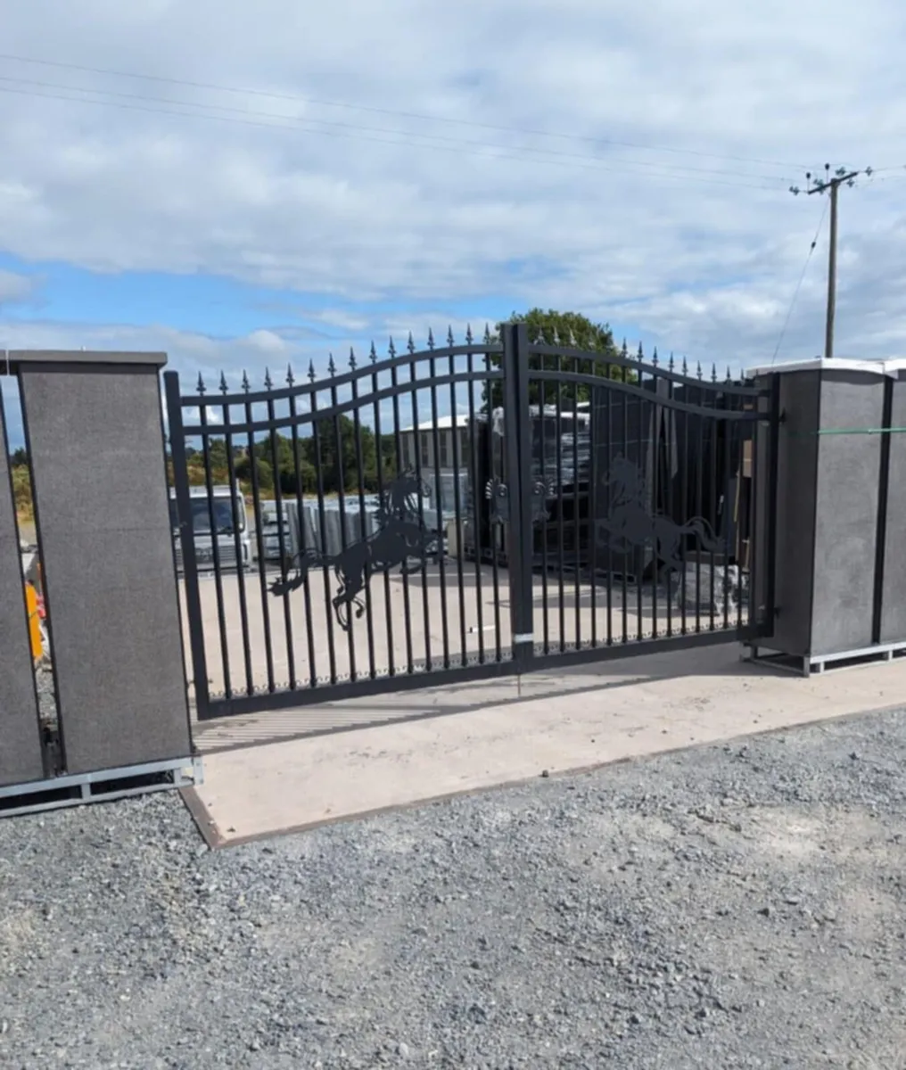 Entrance gates horse design - Image 2