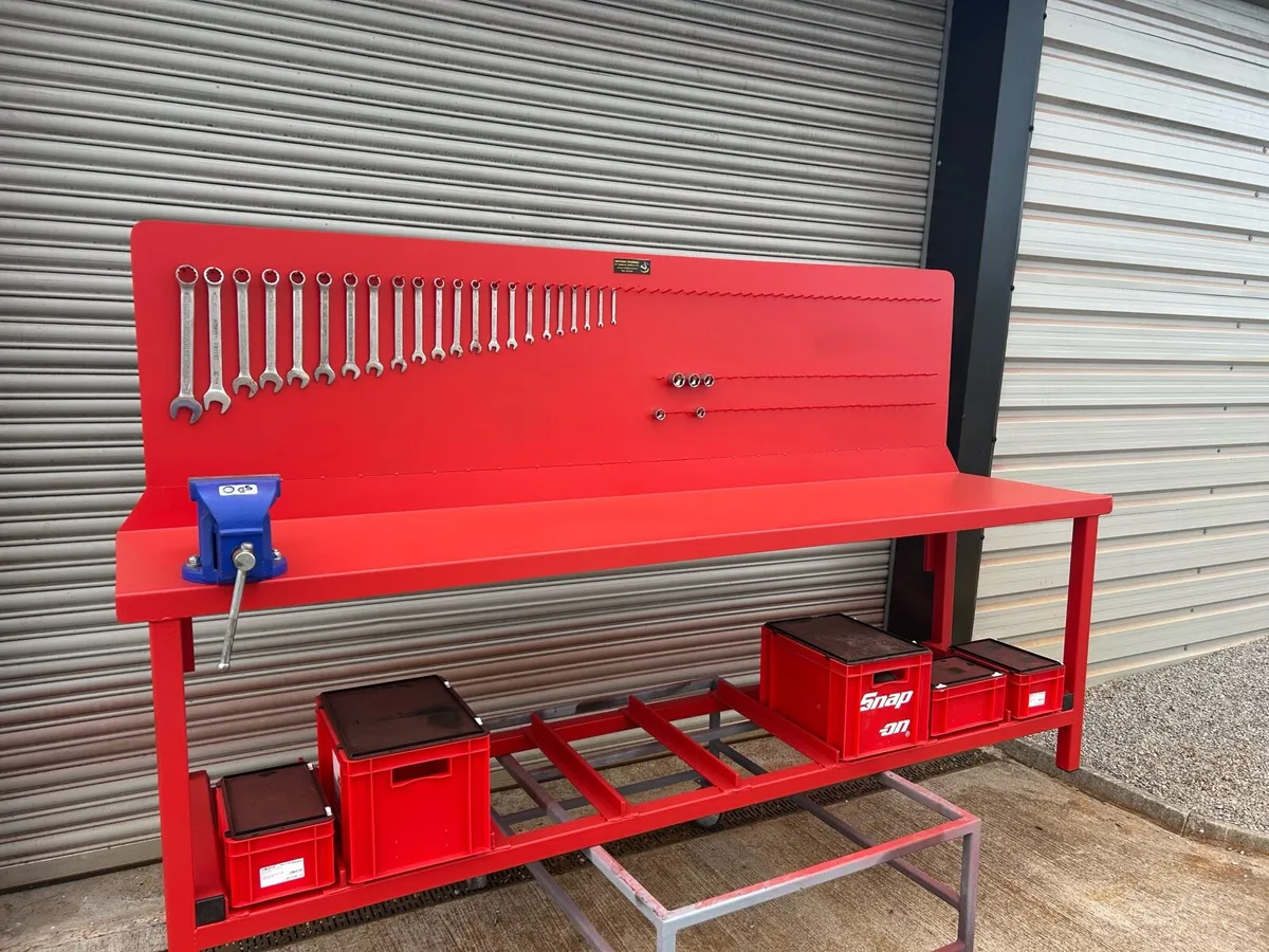 Heavy duty steel work bench - Image 1