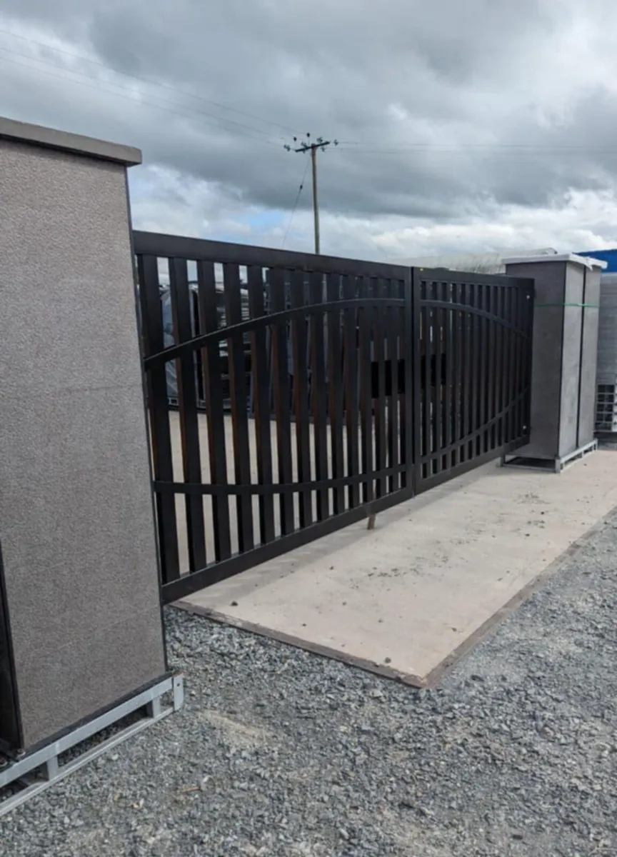 Entrance gates with stone pillars - Image 3