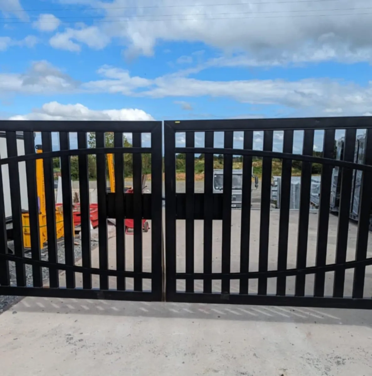 Entrance gates with stone pillars - Image 2