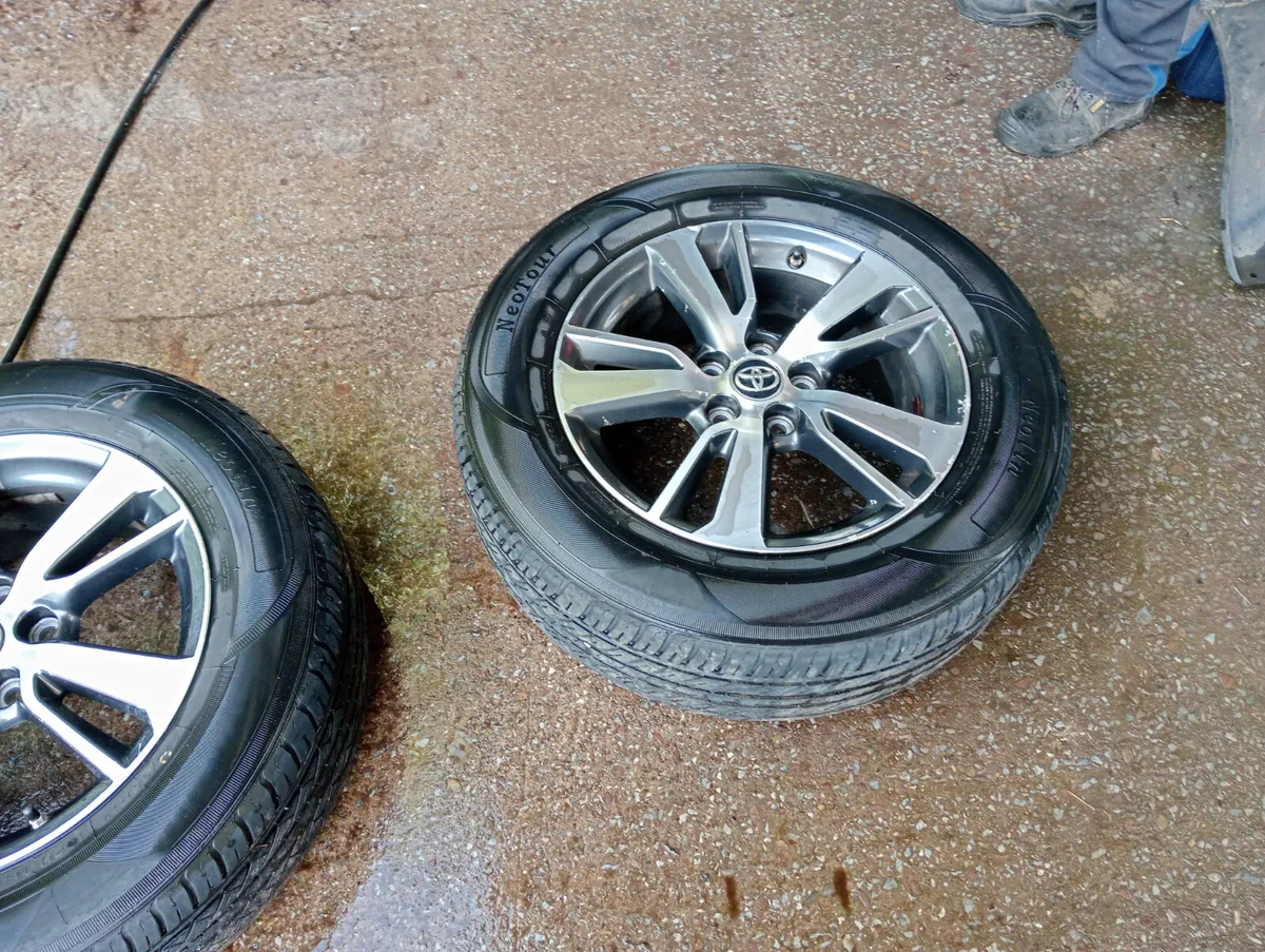 2017 Toyota RAV4 alloys - Image 4