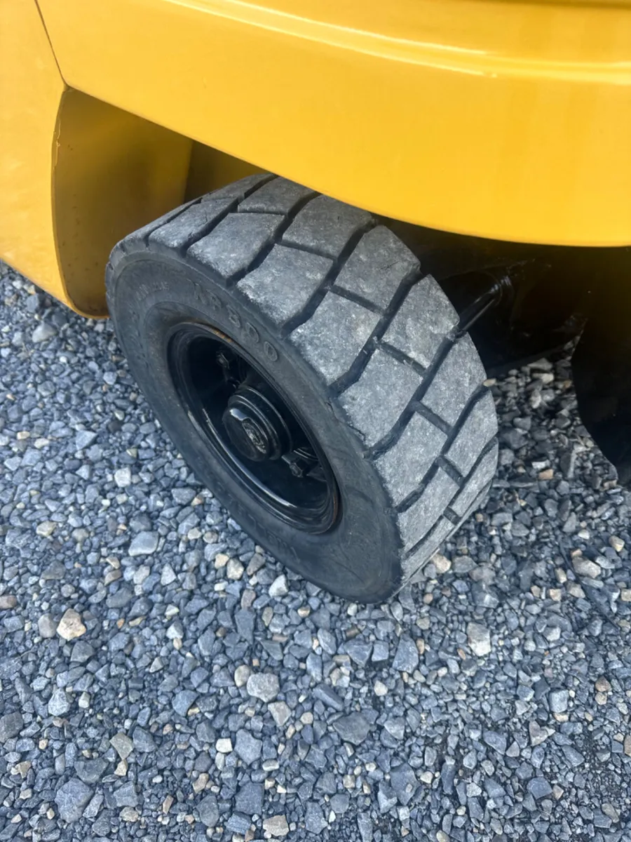 Caterpillar GP25K Forklift - Image 4