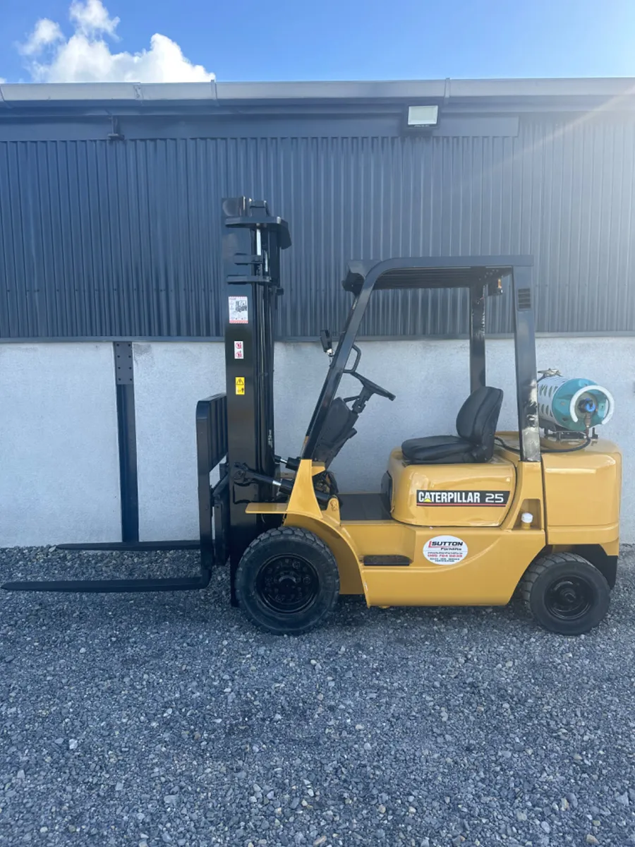 Caterpillar GP25K Forklift - Image 1