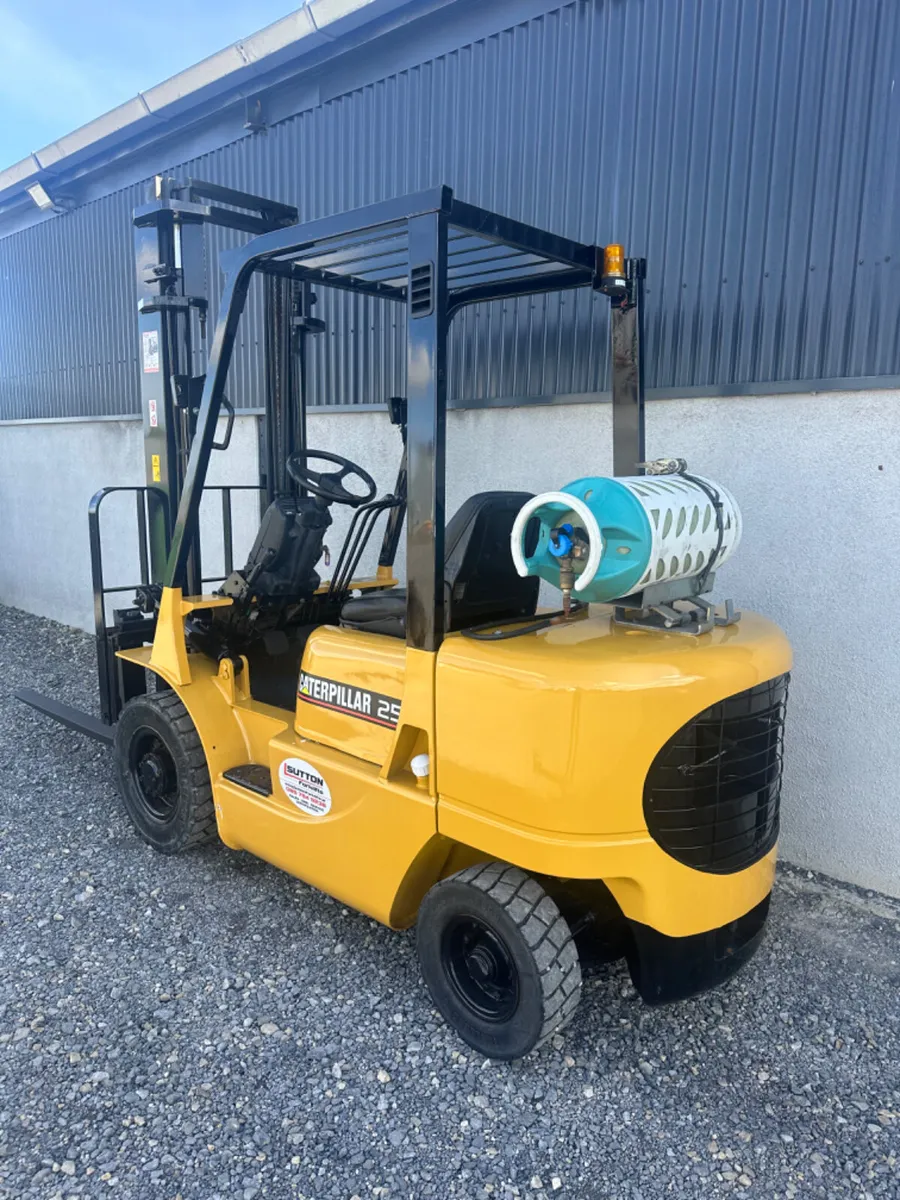 Caterpillar GP25K Forklift - Image 2