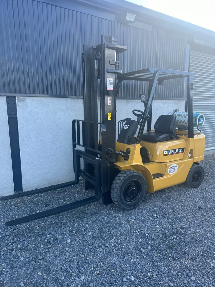 Caterpillar GP25K Forklift - Image 3