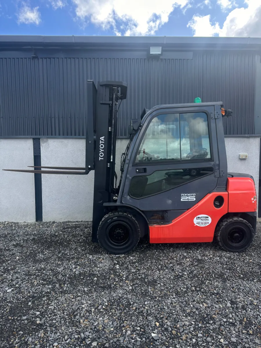 2018 Toyota Forklift - Full Cab - Image 1