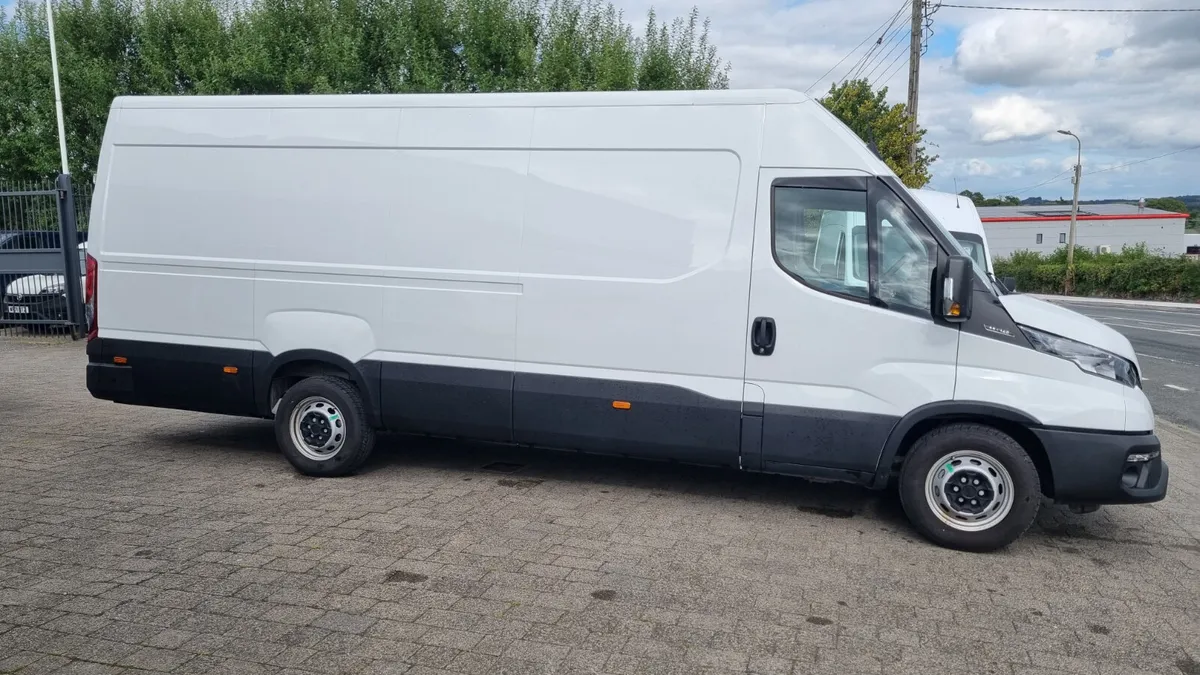 242 IVECO DAILY 35S14 XLWB VAN AS NEW 5K MILES - Image 3