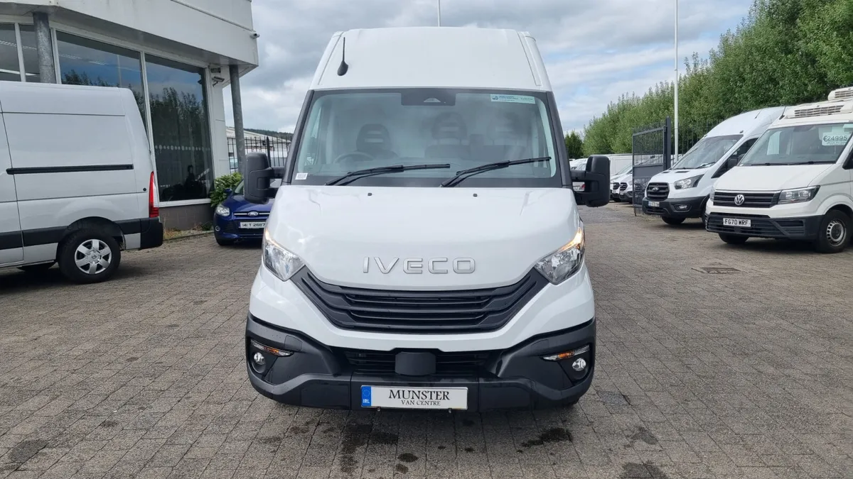 242 IVECO DAILY 35S14 XLWB VAN AS NEW 5K MILES - Image 4