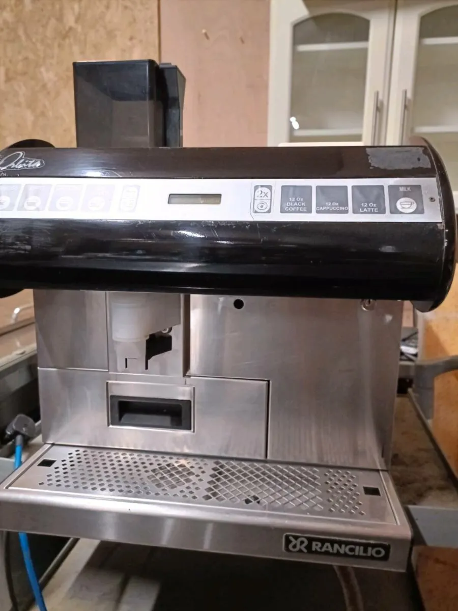 Bean to cup coffee machine & flour bin - Image 3