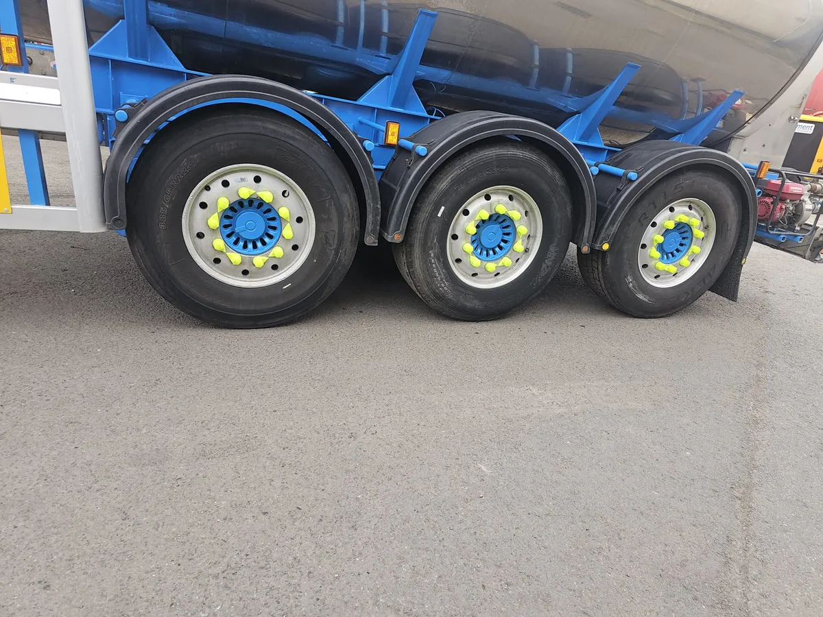 Stainless steel tanker - Image 4