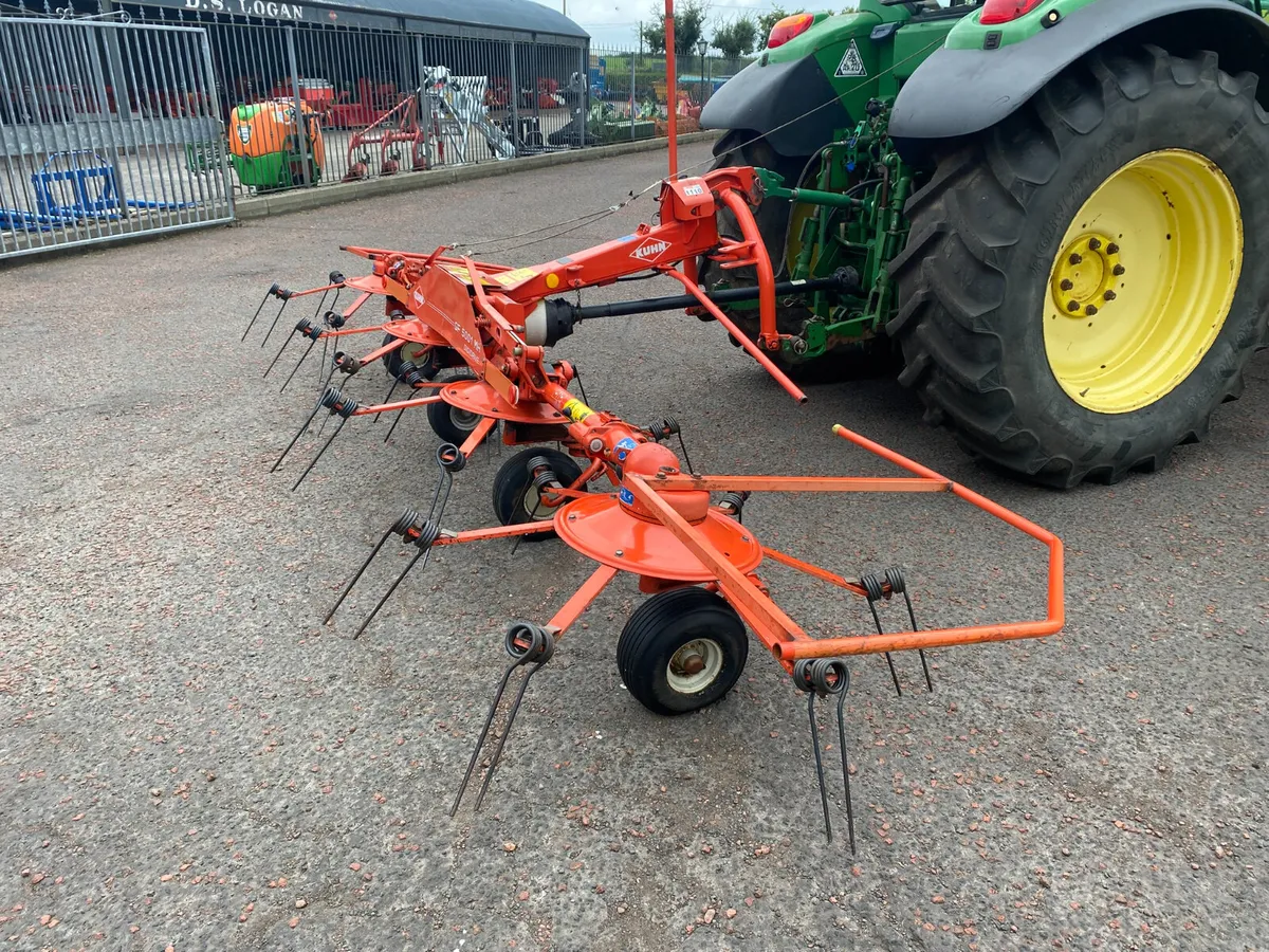 Kuhn GF5001 Tedder - Image 3