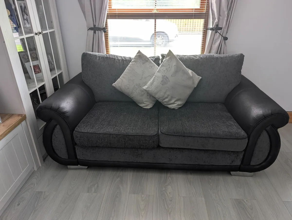 4 & 2 Seater black/grey fabric sofas - Image 4