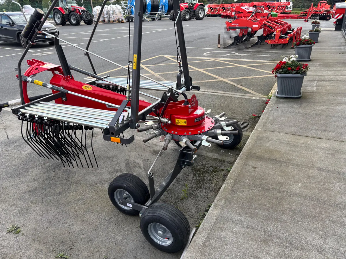 New Massey Ferguson single rotor rake - Image 2