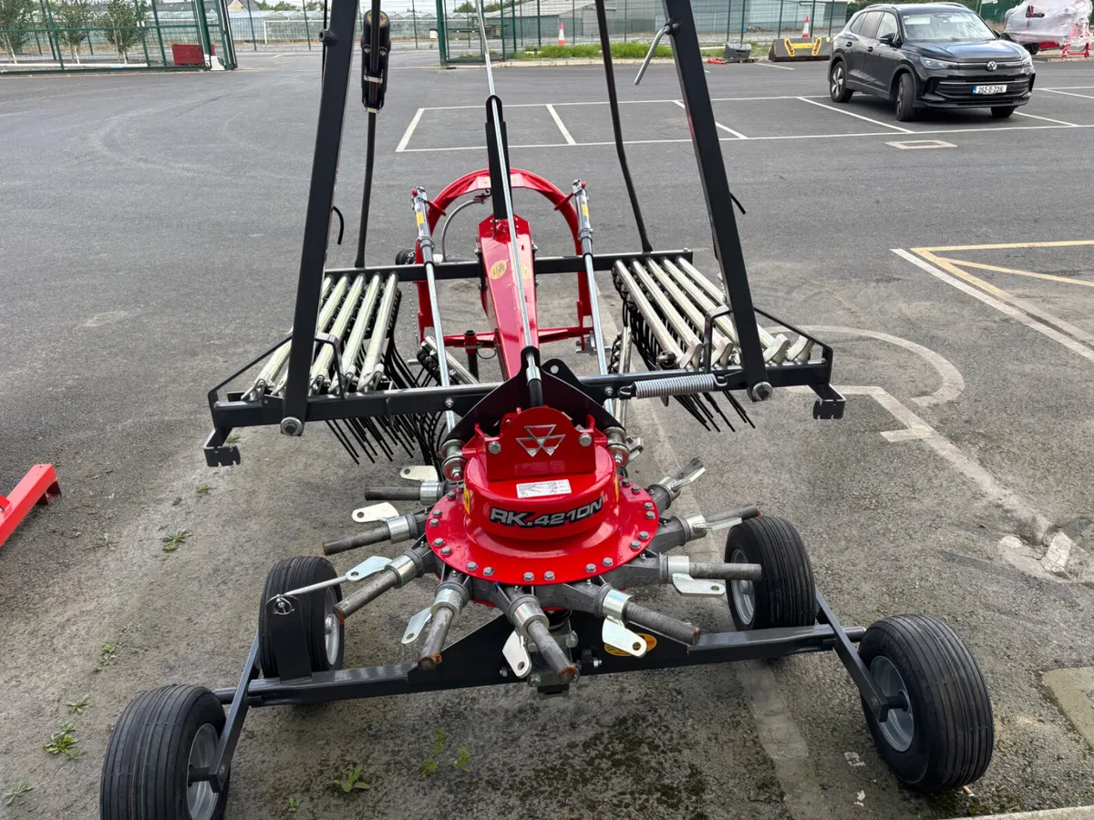 New Massey Ferguson single rotor rake - Image 3