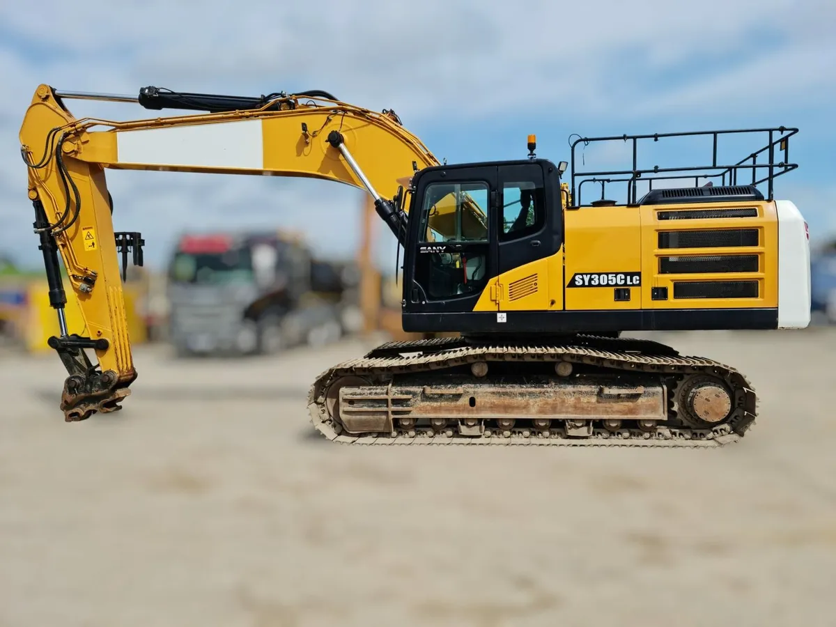 2021 SANY SY305C LC Excavator - Image 3