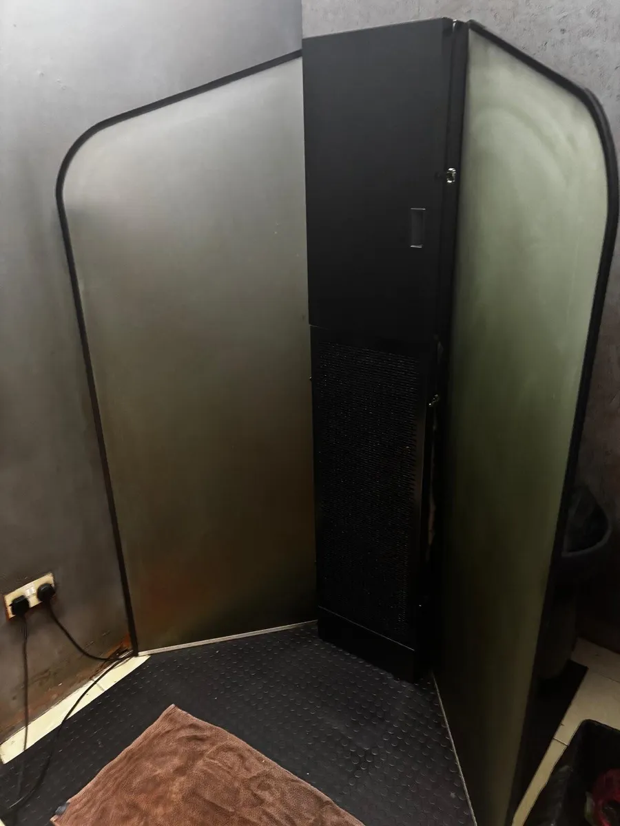 Fake tan Spray booth - Image 1