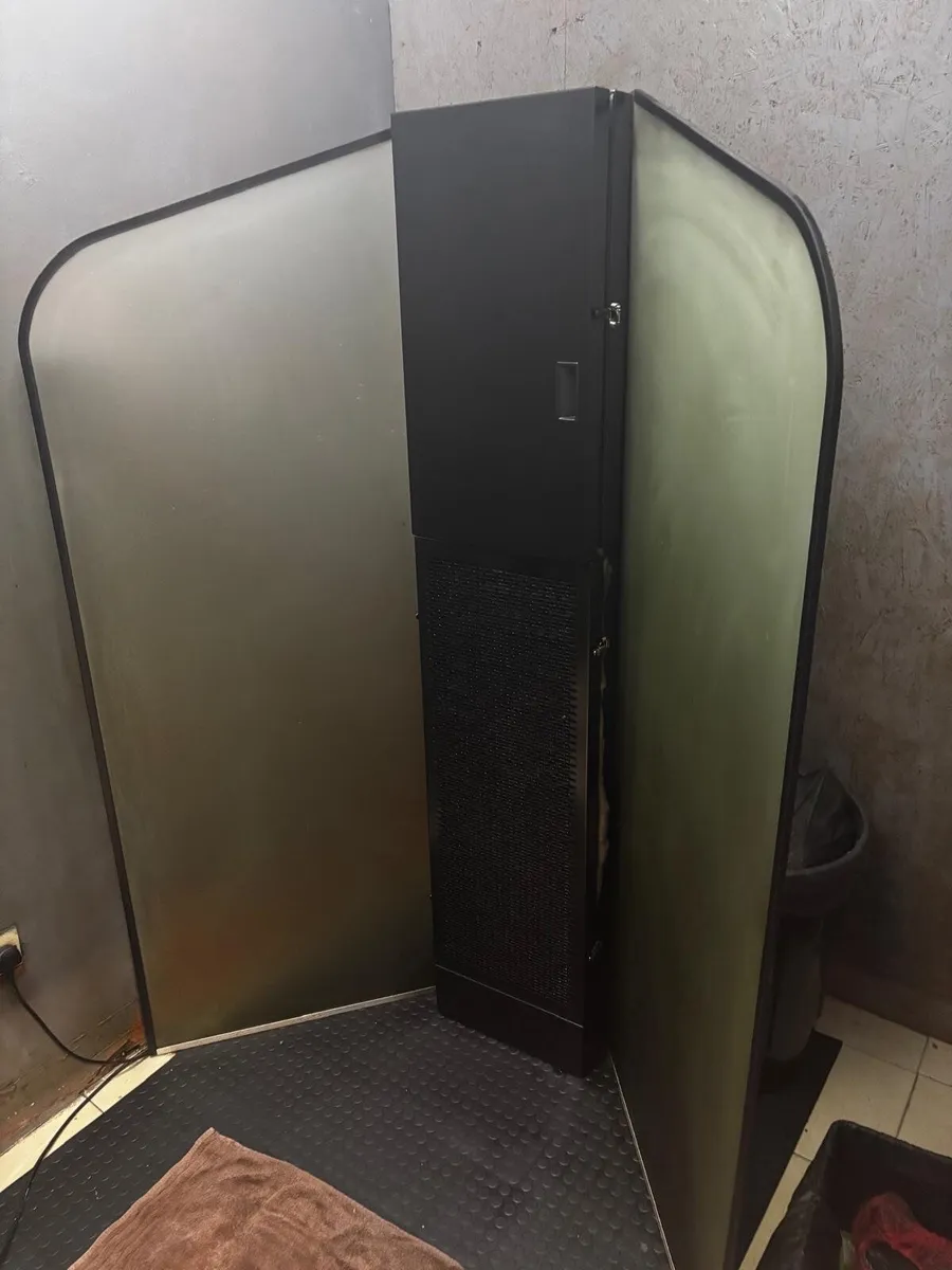 Fake tan Spray booth - Image 2