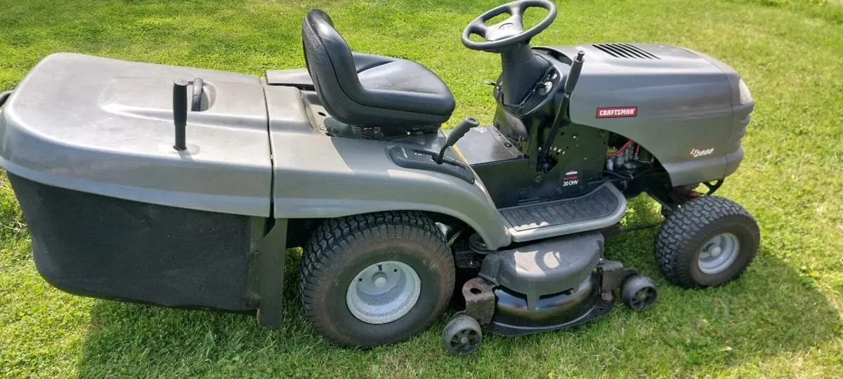 Craftsman Ride-on Lawnmower - Image 1