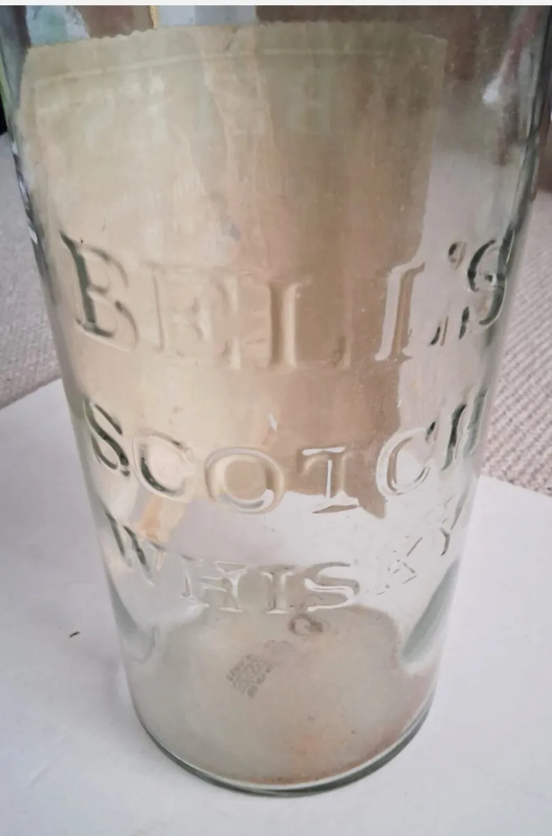Large vintage 8 pints Bells Whiskey bottle. - Image 4