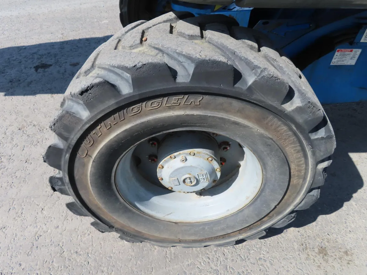 Genie Z135 Articulating Super Boom Lift - Image 4