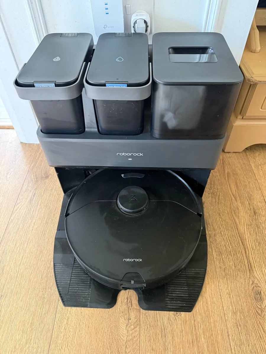 Roborock Self Cleaning Robot Vac & Mop(€1,700 new) - Image 1