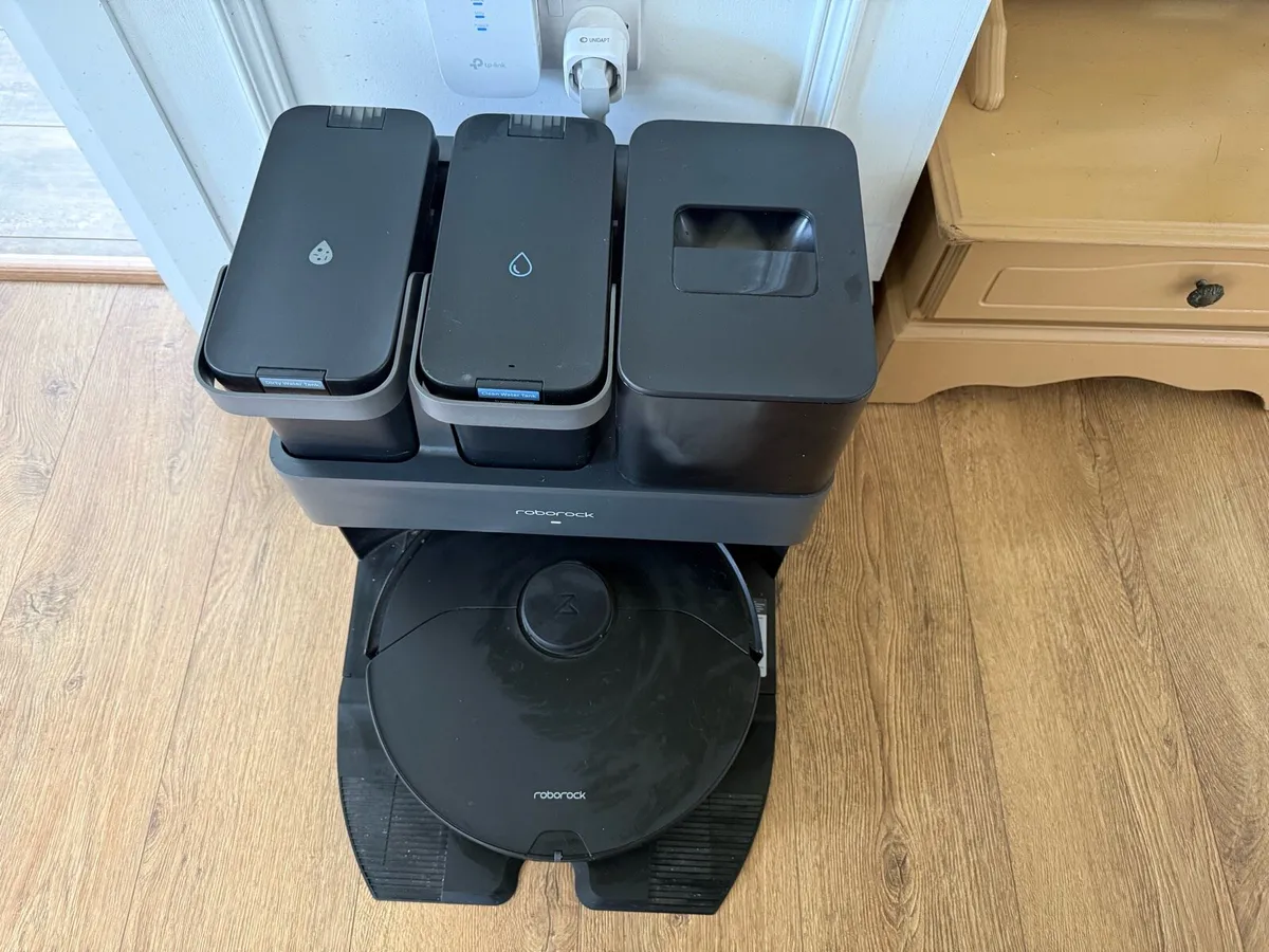Roborock Self Cleaning Robot Vac & Mop(€1,700 new) - Image 2