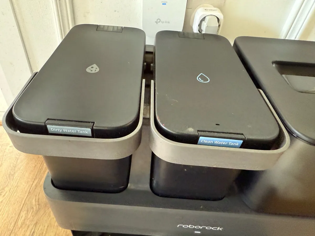 Roborock Self Cleaning Robot Vac & Mop(€1,700 new) - Image 3
