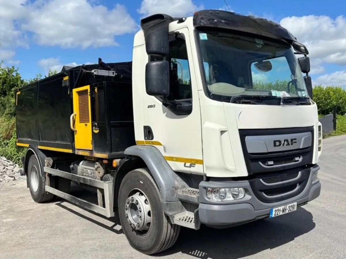 2022 DAF LF 260 18 TON TIPPING HOTBOX - Image 1