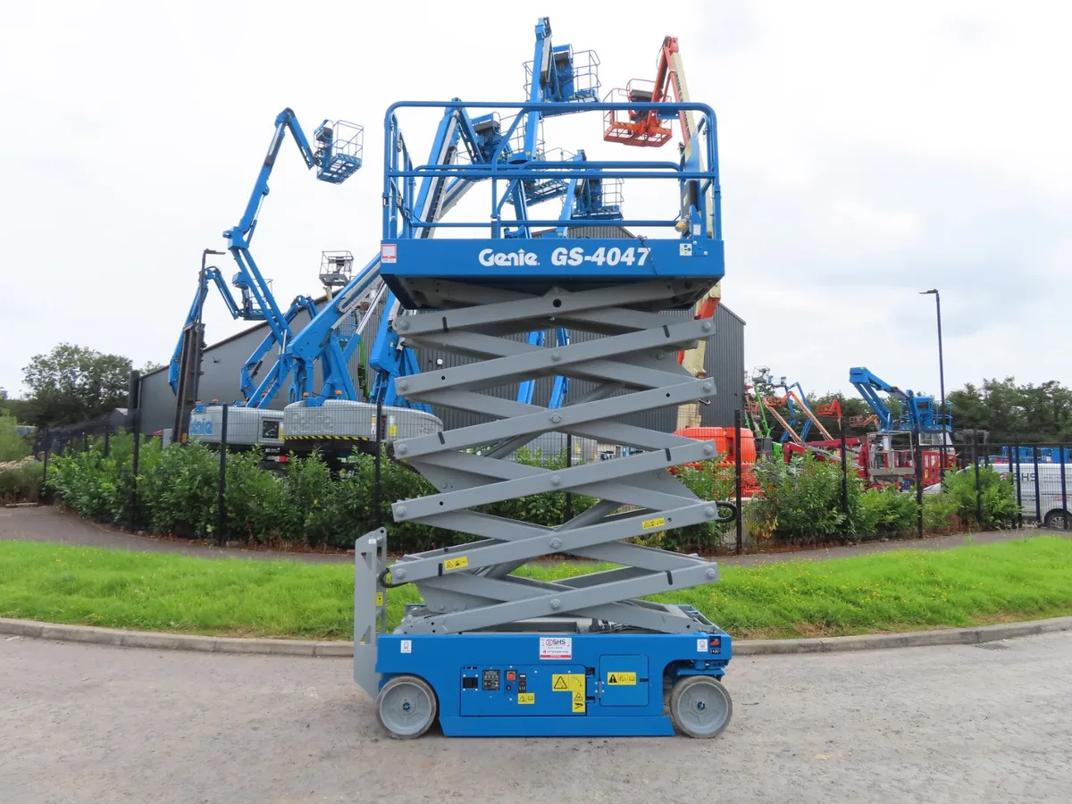 Genie GS 4047 Scissor Lift 2014 - Image 2