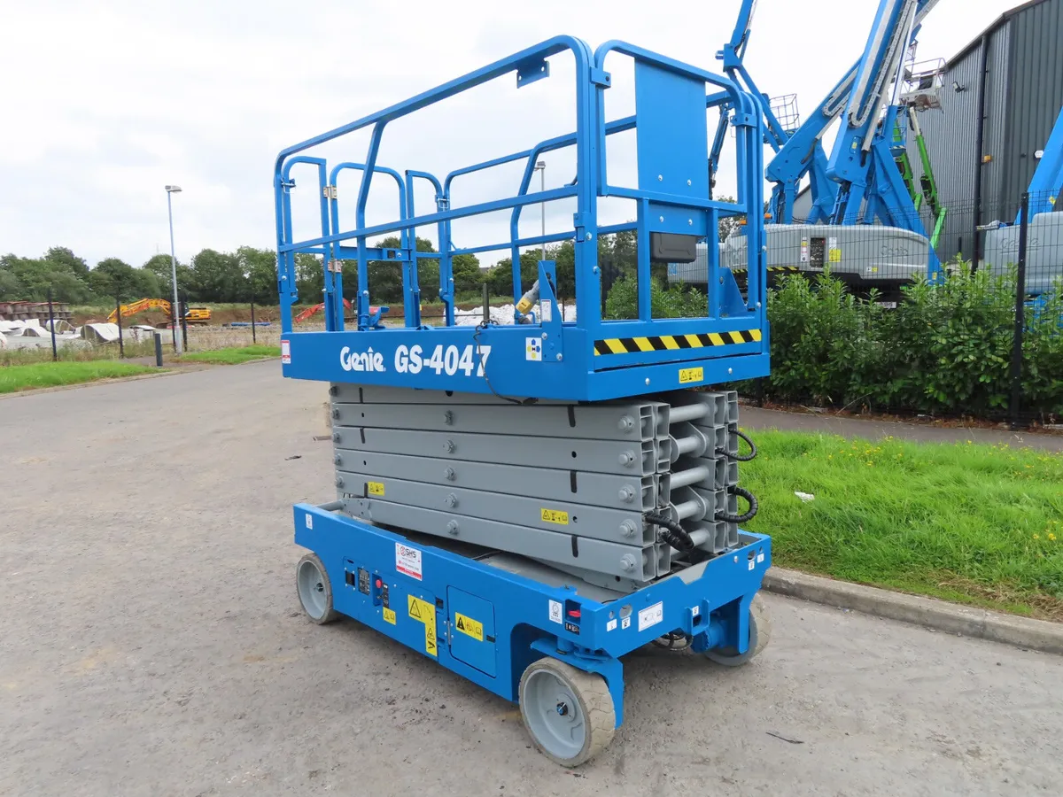 Genie GS 4047 Scissor Lift 2014 - Image 4